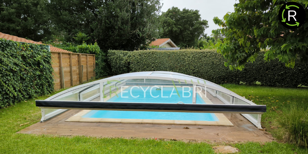 Livraison d'un abris de piscine reconditionné dans les Landes